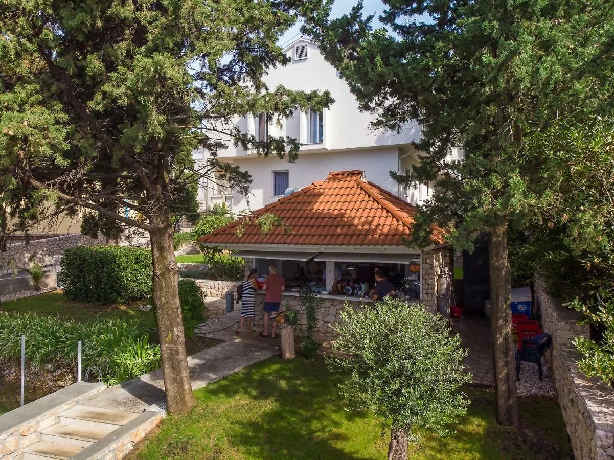 Rocky Beach Rooms Novi Vinodolski Bed & Breakfast