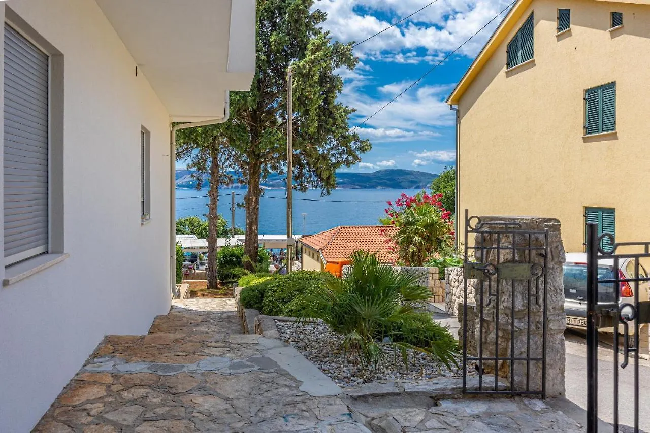 Couette-café Rocky Beach Rooms Novi Vinodolski