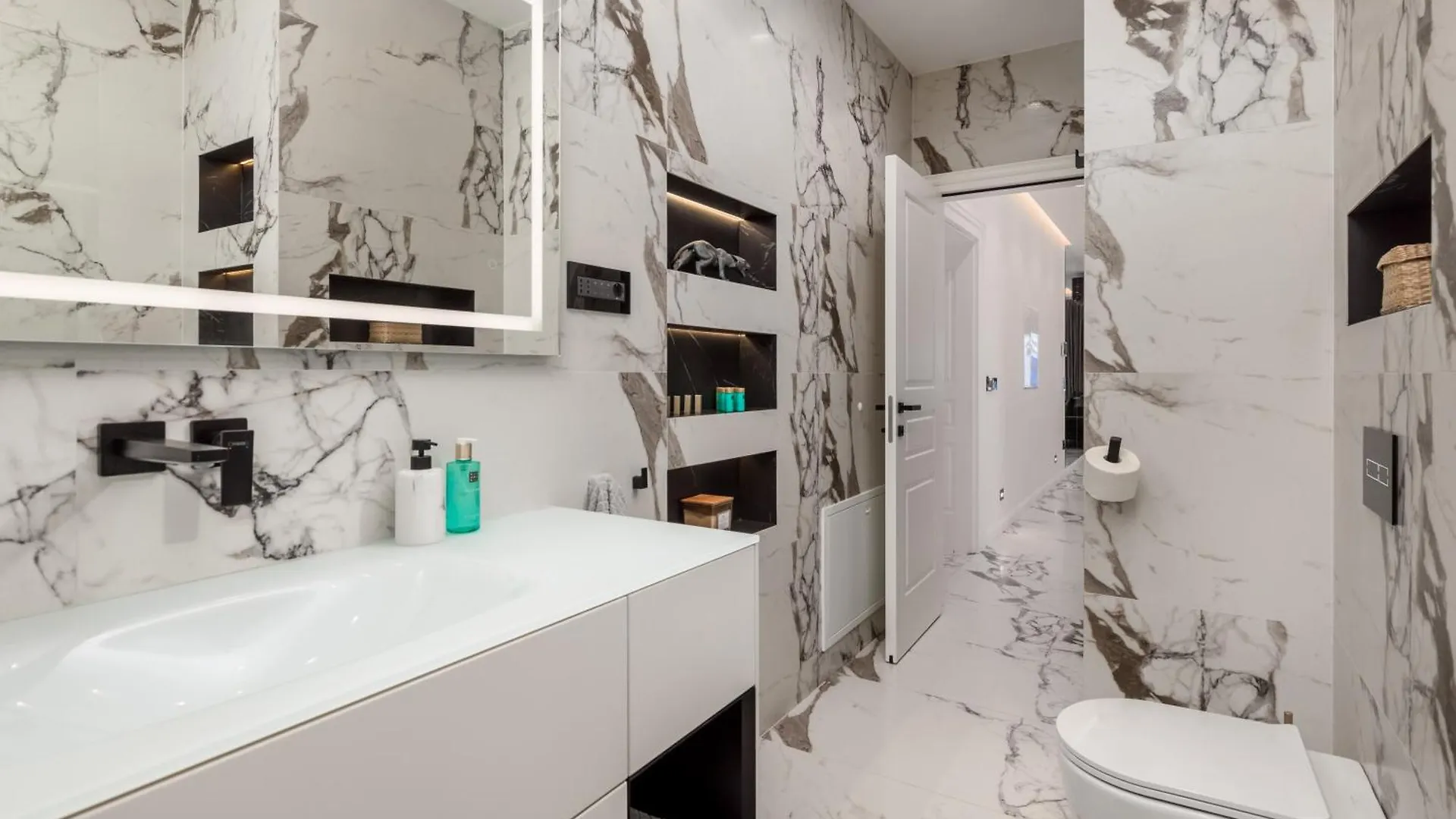 Rocky Beach Rooms Novi Vinodolski 4*,