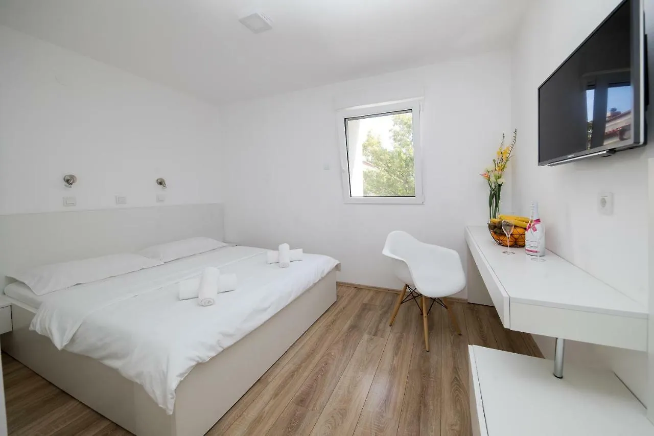 Rocky Beach Rooms Novi Vinodolski Croatie