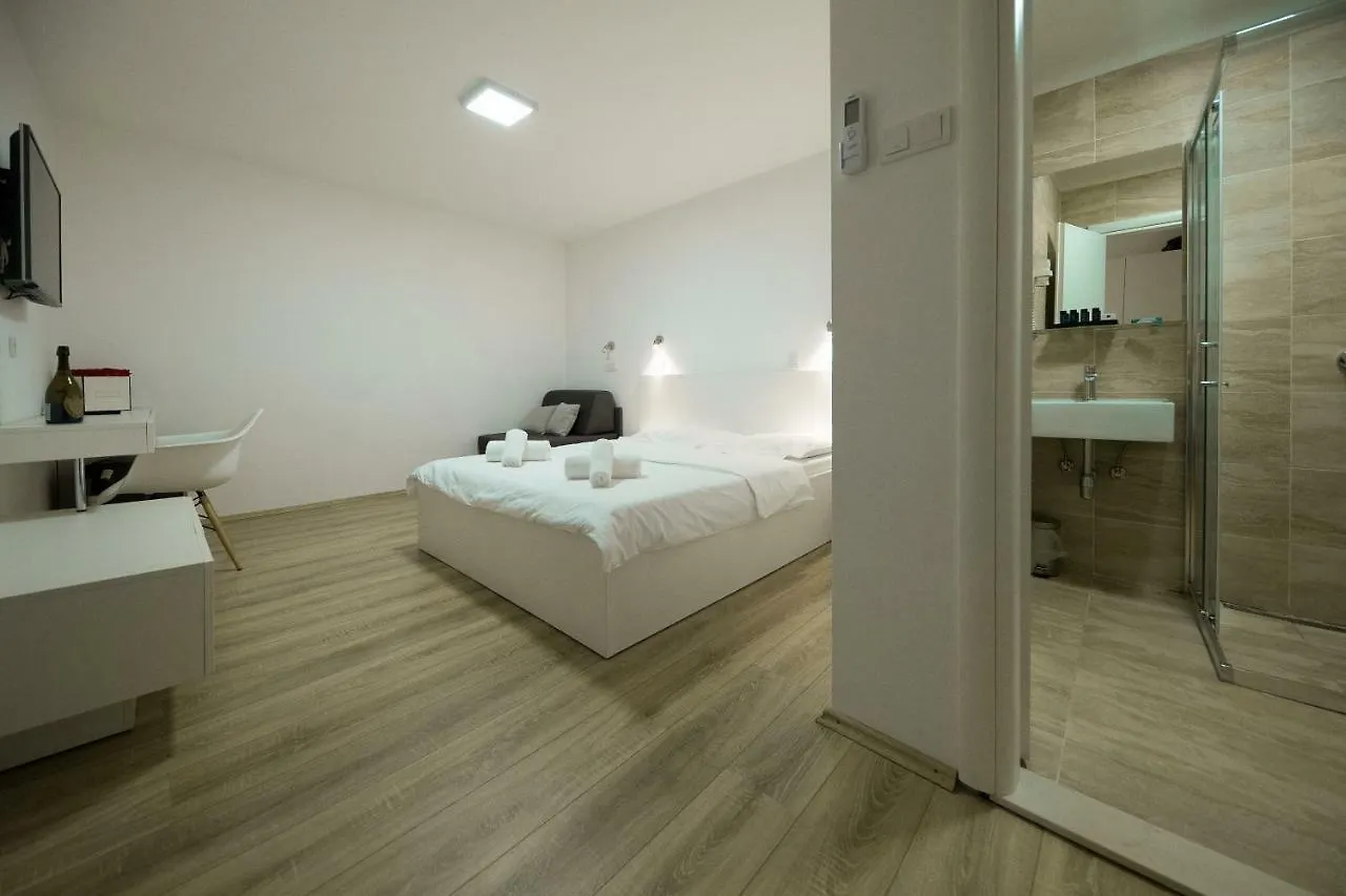 Rocky Beach Rooms Novi Vinodolski