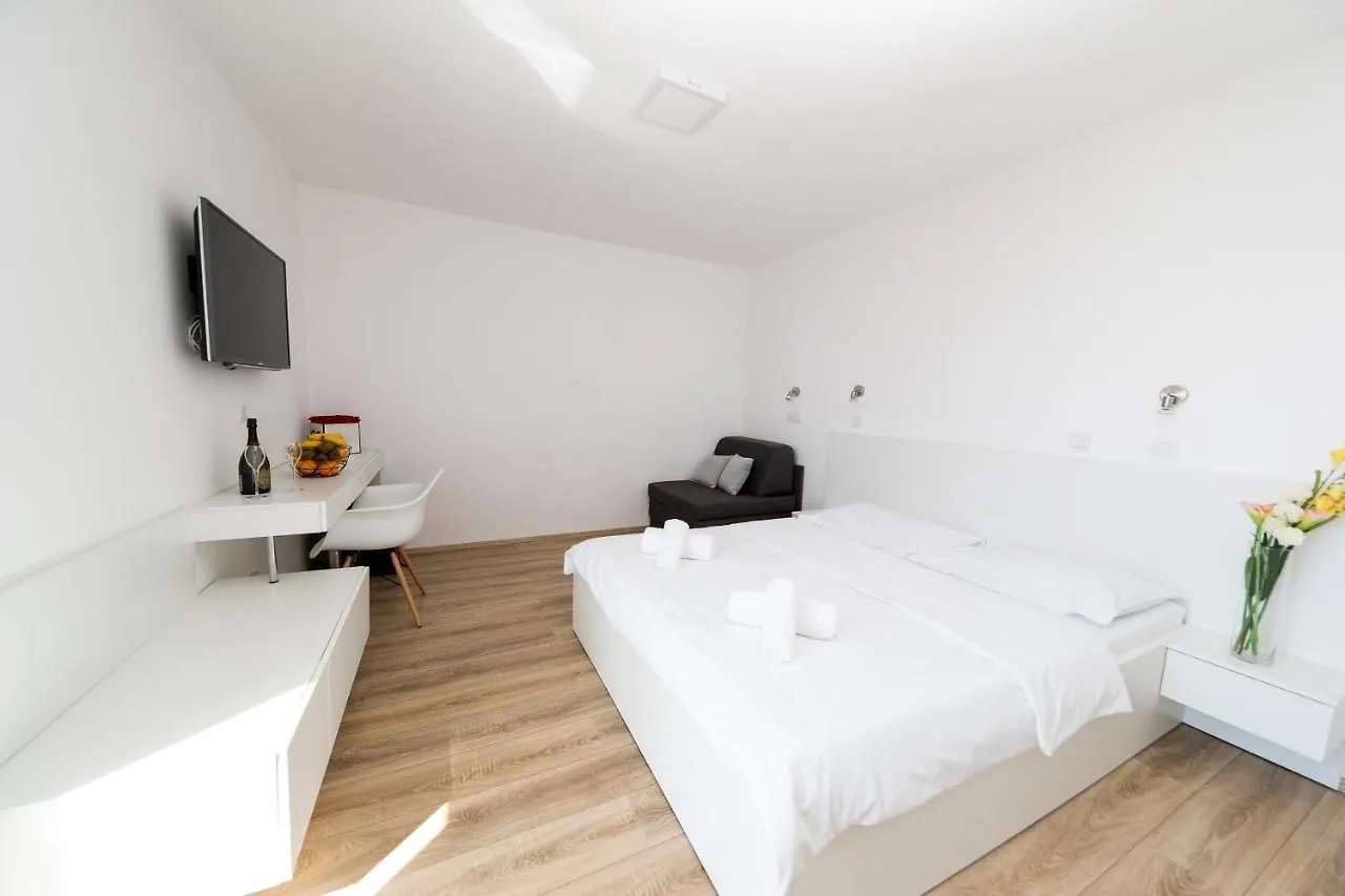 Couette-café Rocky Beach Rooms Novi Vinodolski